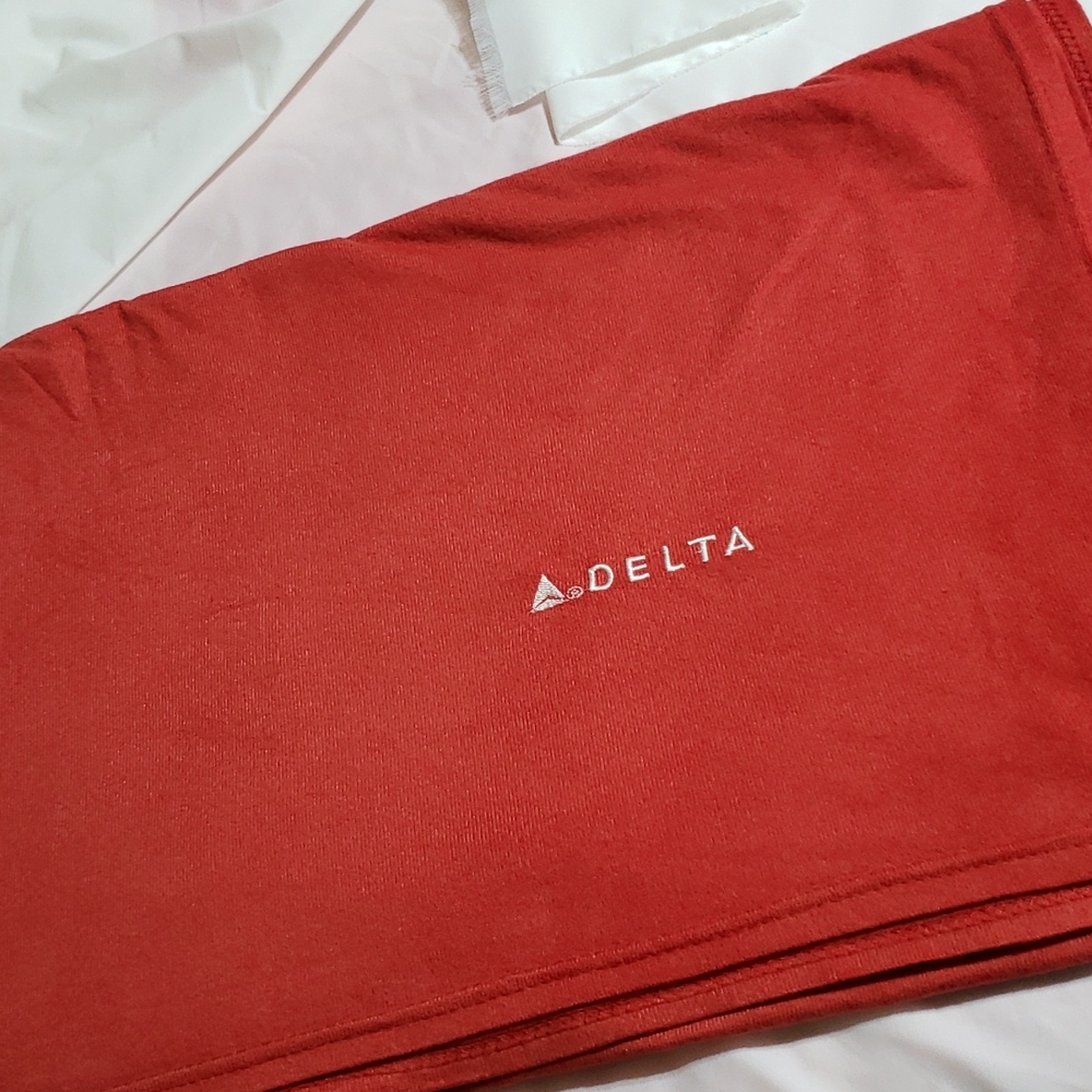 Delta wrap throw. 62×45